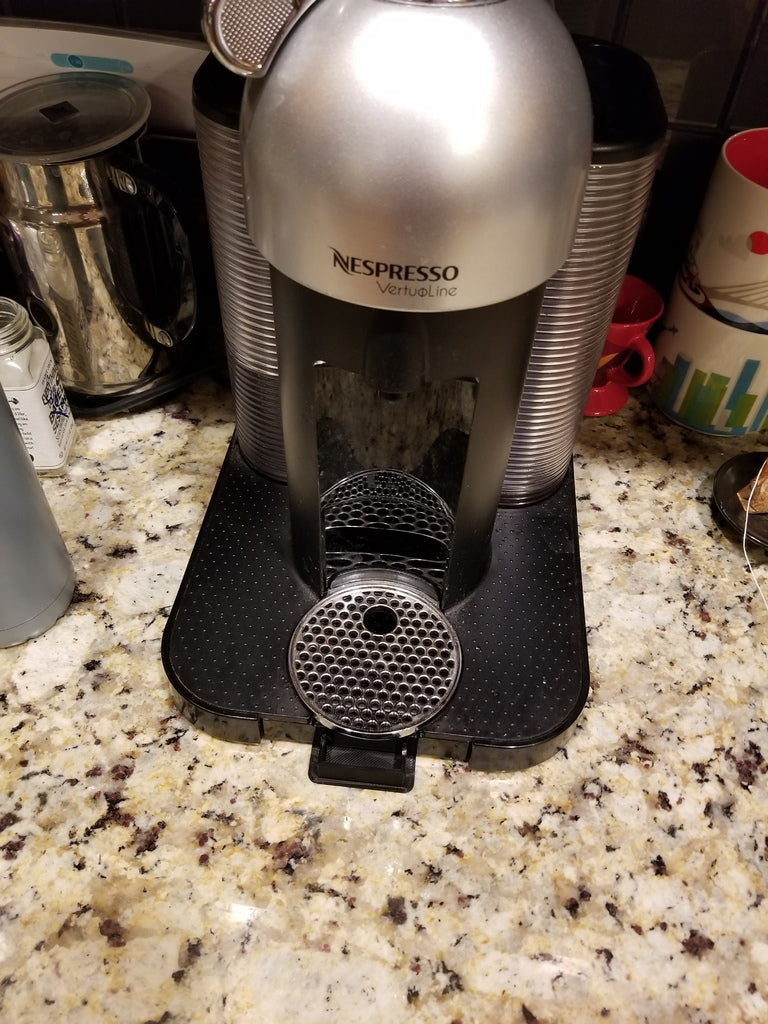 Vertuoline pidike korkeille kahvipulloille Nespresso-keittimiin