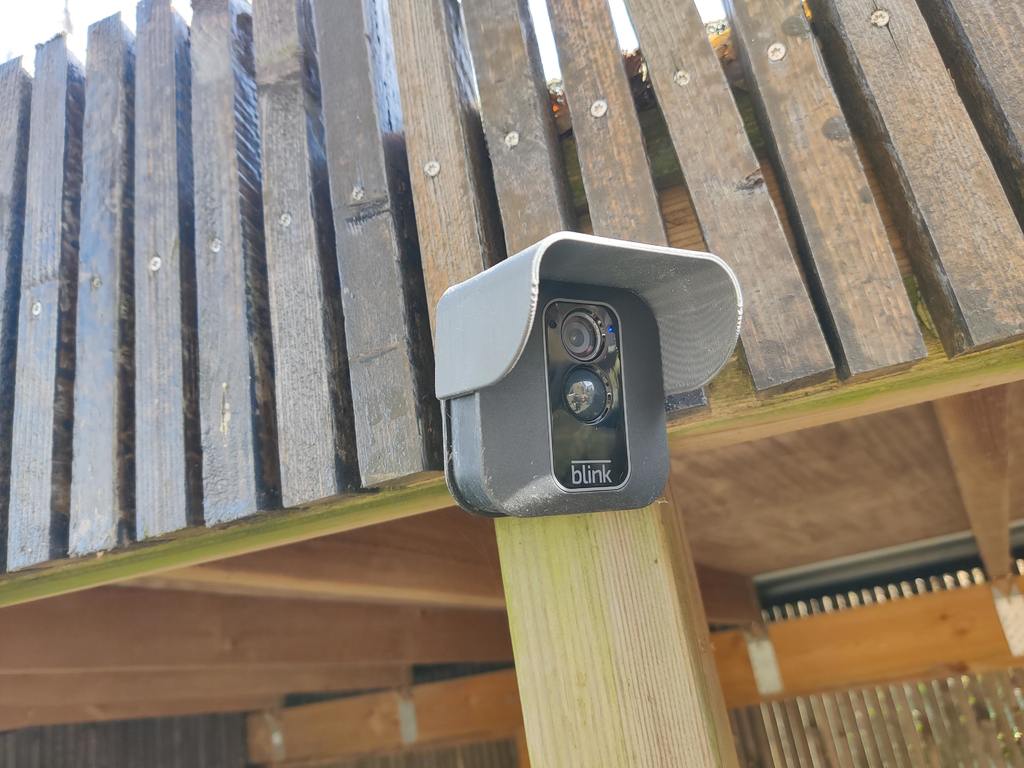 Huppu / sadesuoja Blink XT2 -turvakameralle