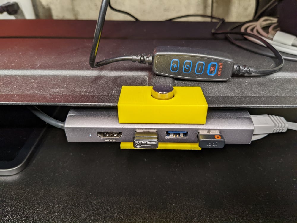 Anker Premium USB-C Hub Riser Clip magneetilla