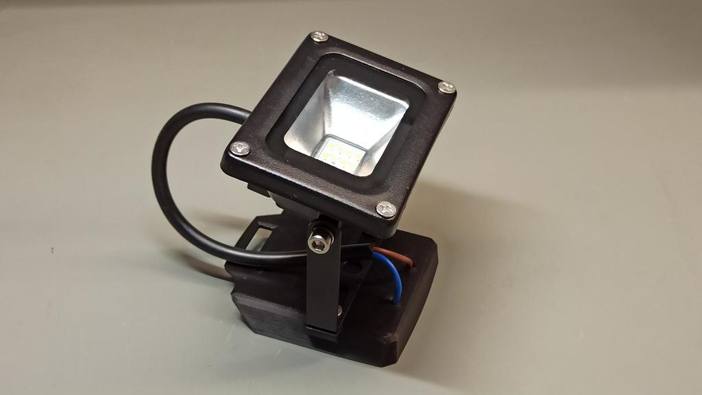 Parkside X20V Team LED 10W valonheitin / työvalaisin retkeilyyn ja työpajaan