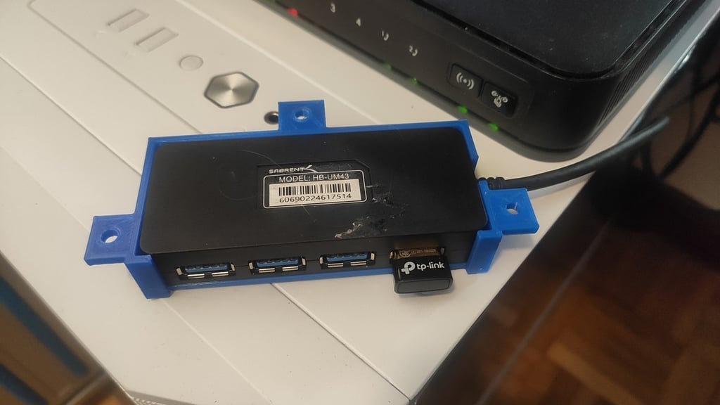 Sabrent USB x4 -keskittimen pidike
