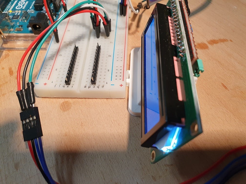 Universaali LCD-pidike kaltevalla liittimellä tavalliselle Steckbrettille Arduinolle ja Raspberry Pille