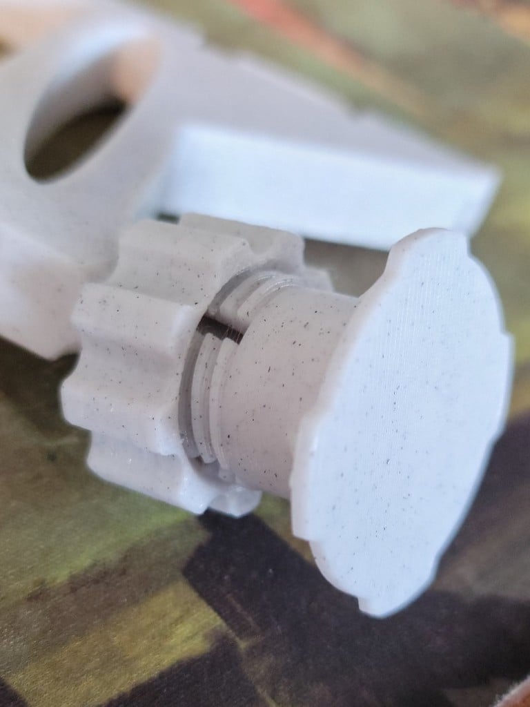 Quad Lock -adapteri 17 mm:n pallokiinnitysliitännällä