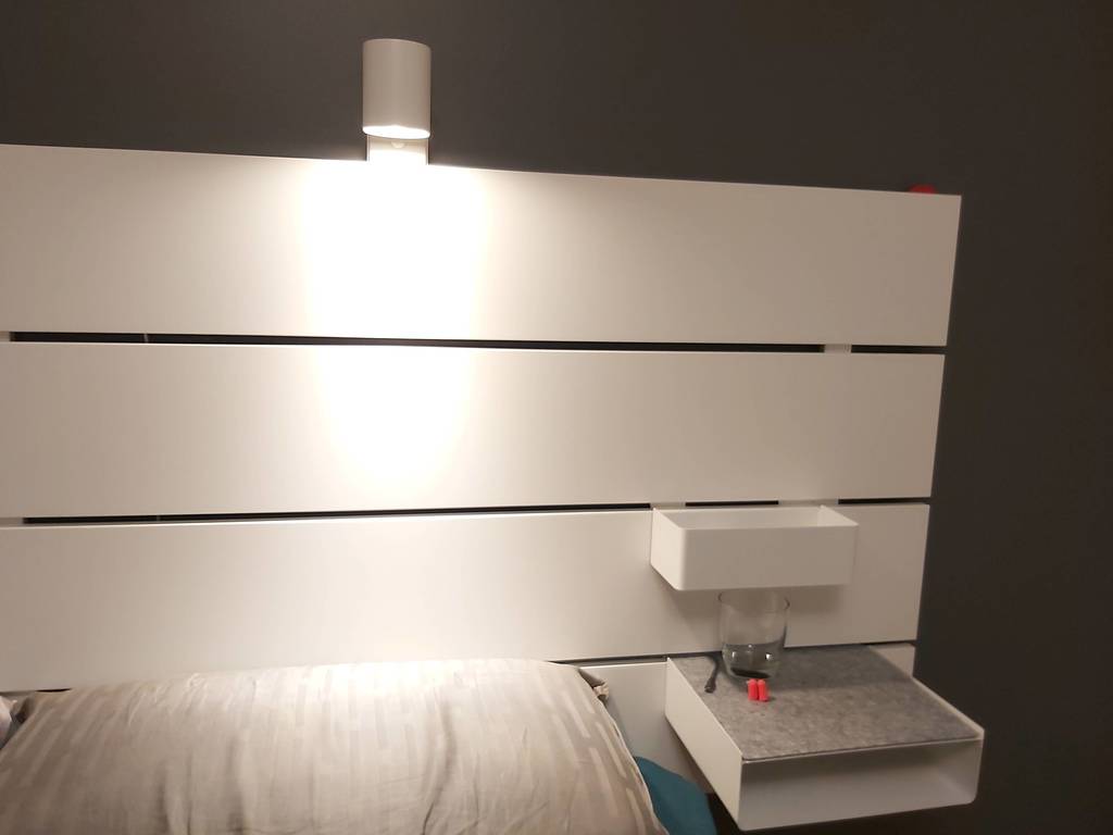 Kitkakiinnike Ikea Nymane Lightille Nordli-sängyssä