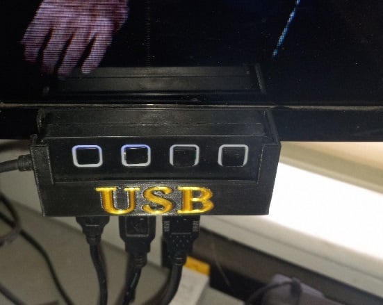 tcpiii USB HUB -pidike valaistulla kytkimellä