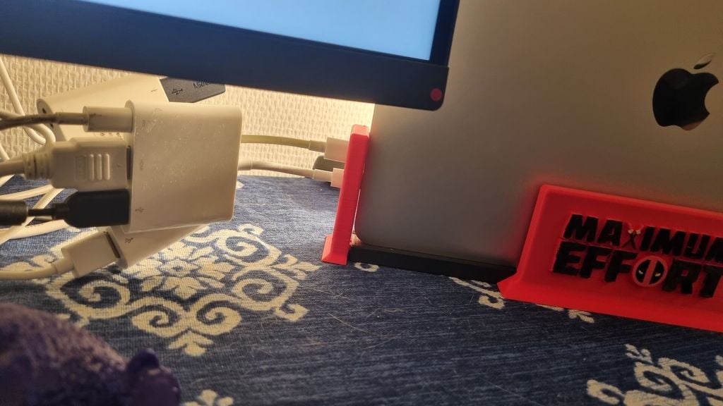 Mukautettava kannettavan tietokoneen telakka/teline MacBookille