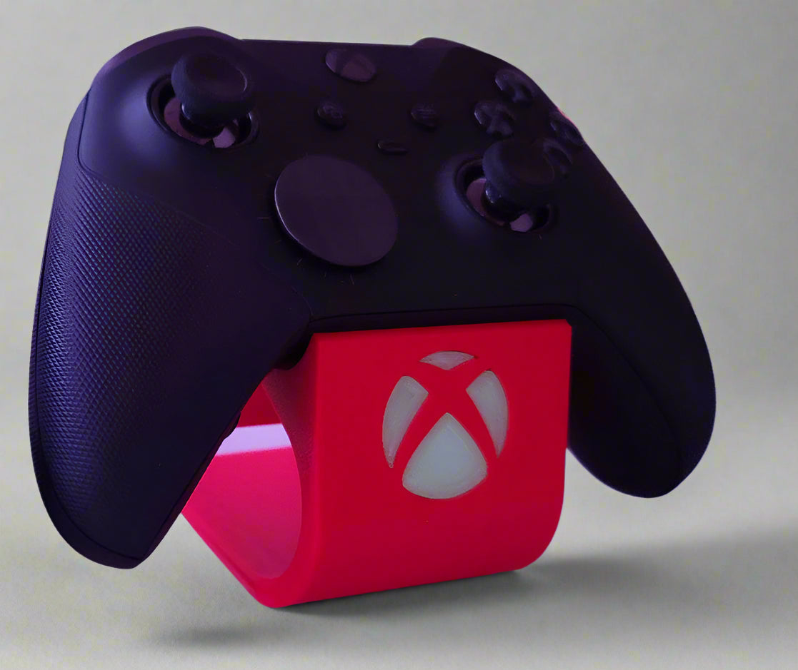Xbox Elite V2 -ohjaimen jalusta latausalustalla