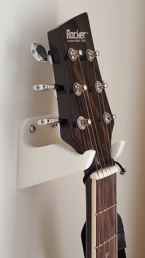 Vahvempi kitaran seinäteline alkuperäisillä rei&#39;illä