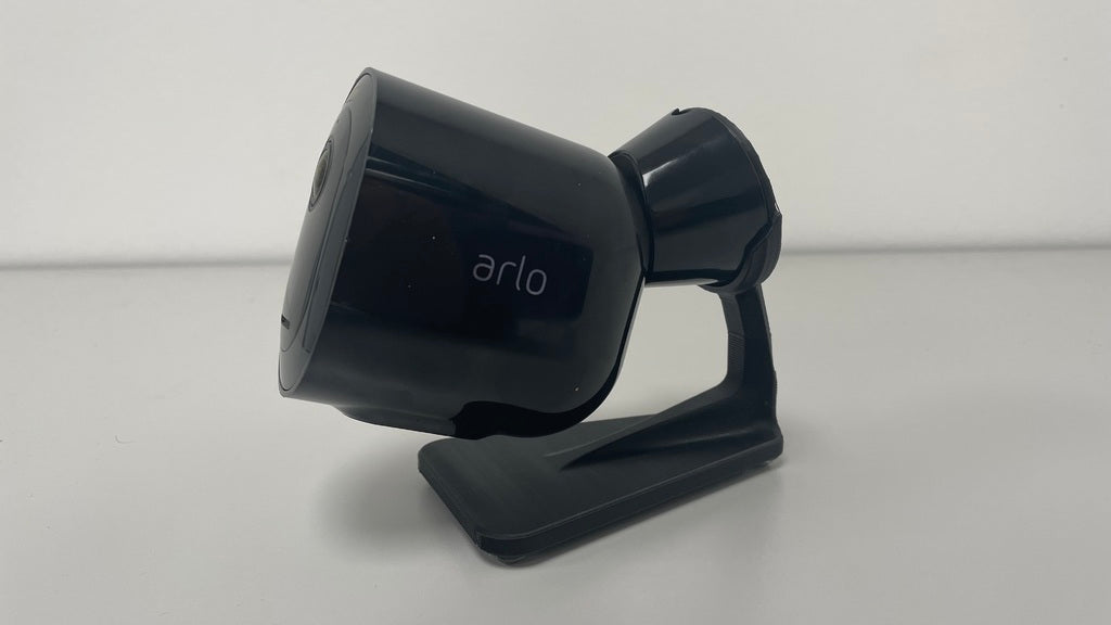 ARLO Pro 4 -kamerateline alkuperäiselle magneettikiinnikkeelle