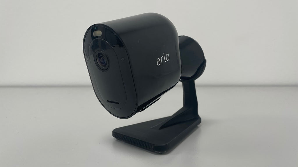 ARLO Pro 4 -kamerateline alkuperäiselle magneettikiinnikkeelle