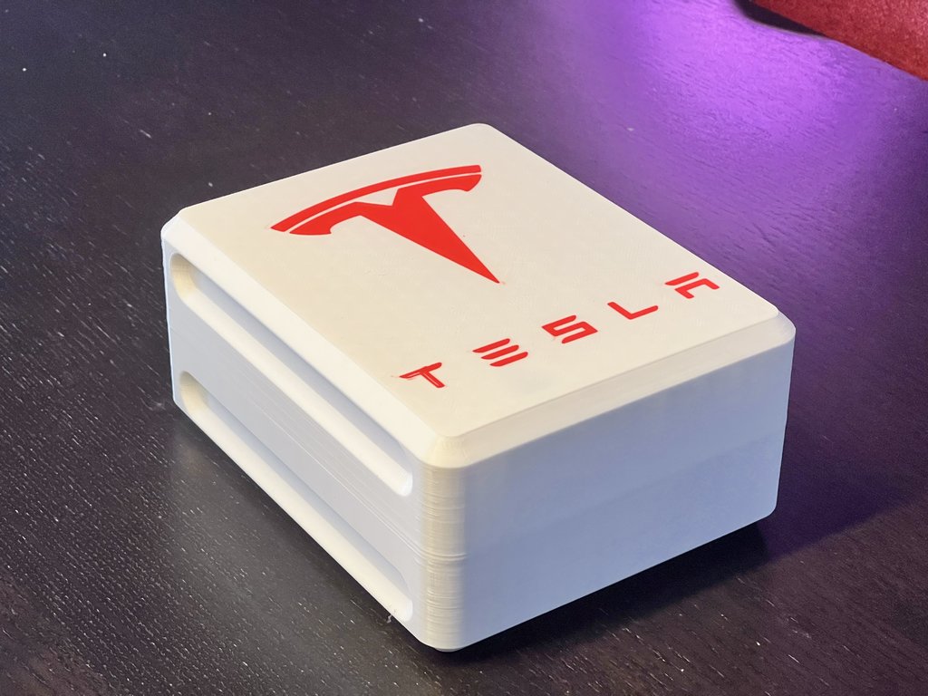 Säilytyslaatikko Tesla CCS Combo 1- ja J-1772-laturisovittimille
