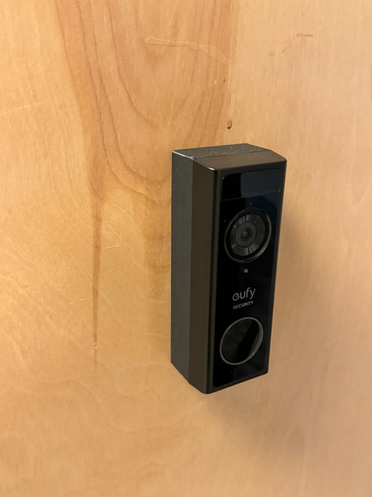 Eufy Doorbell 1080p C210 -pariston kurkistusreikäkiinnike