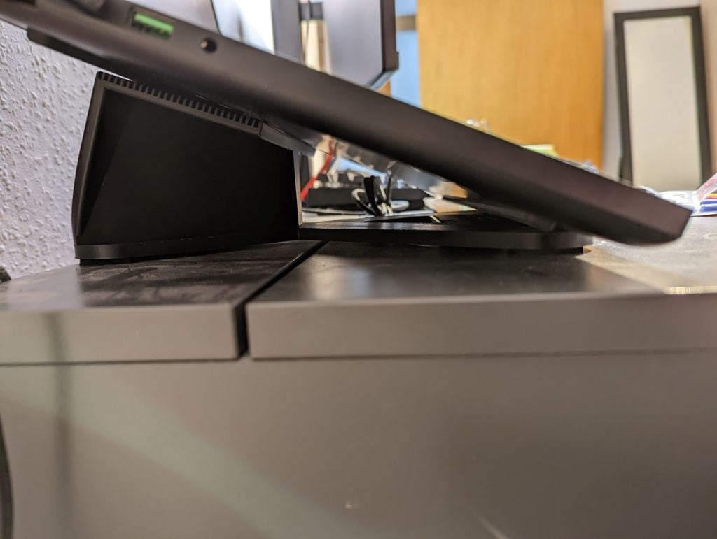 Universaali kannettavan tietokoneen pidike ilmajäähdytyksellä Razer Blade 15:lle ja muille