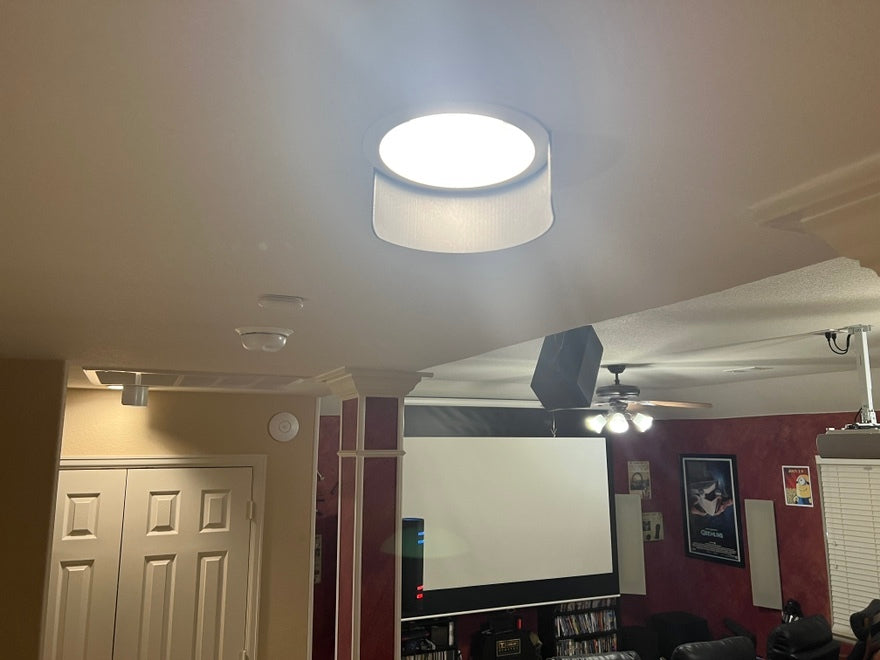 Upotettu Can Light Glare Shield projektorinäytöille ja OLED-näytöille