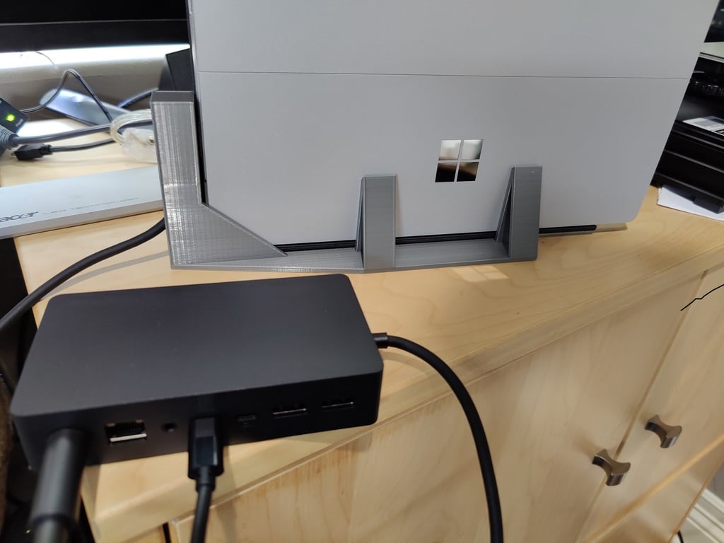 Teline Surface Pro + Surface Dock 2:lle
