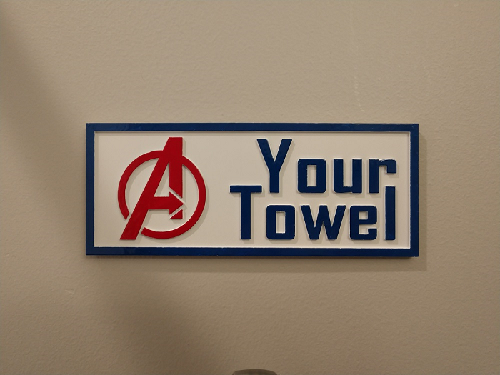 Avengers pyyheripustin kylpyhuoneeseen