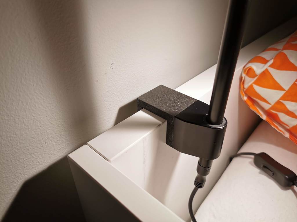 Klipsi IKEA Navlignen kiinnittämiseksi Smastad-parvisänkyyn
