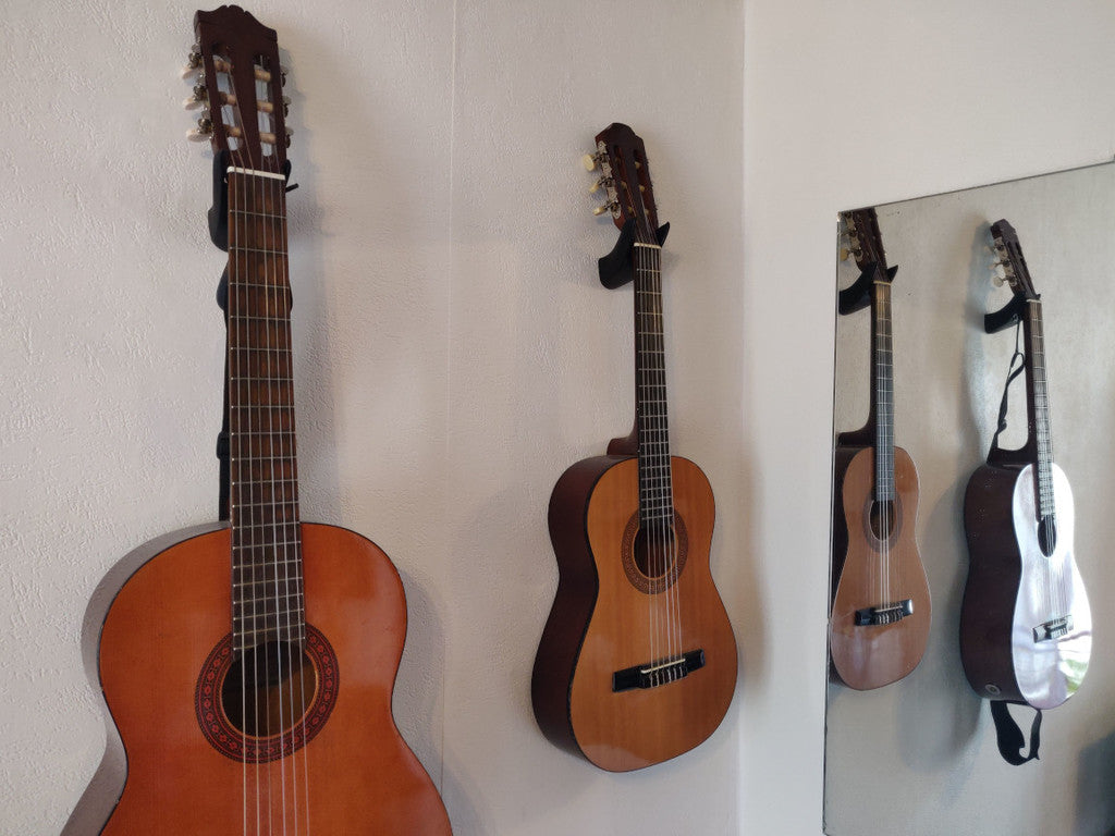 Kitaraseinäteline - Yhteensopiva klassisten 3/4- ja 4/4-kitaroiden kanssa