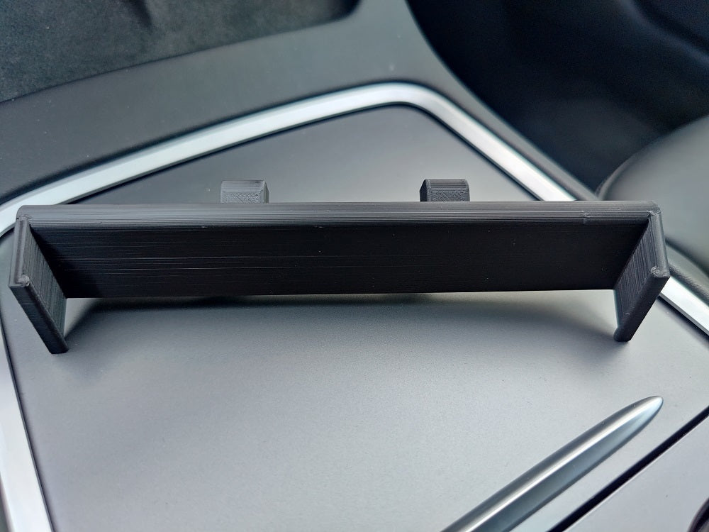 Älypuhelimen pidikemoduulit Tesla Model 3:lle