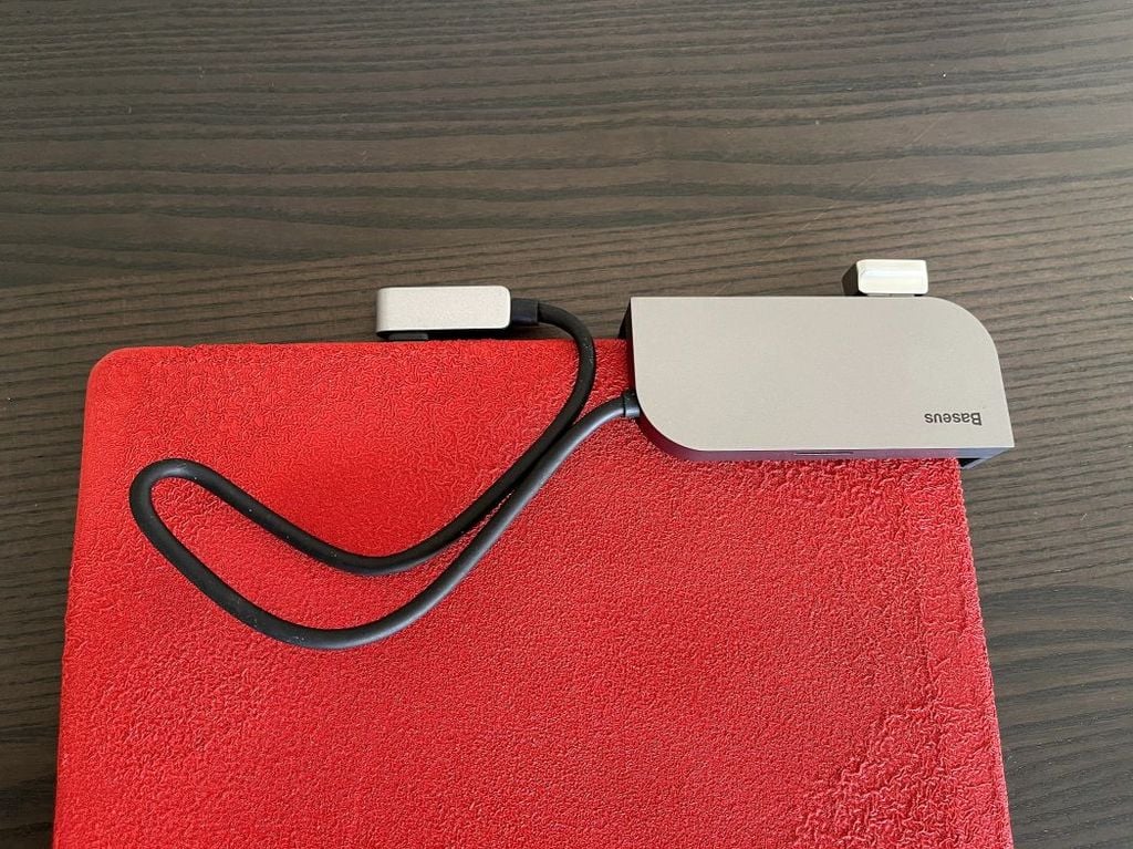 Baseus USB-C HUB -kaapelin järjestäjäpidike