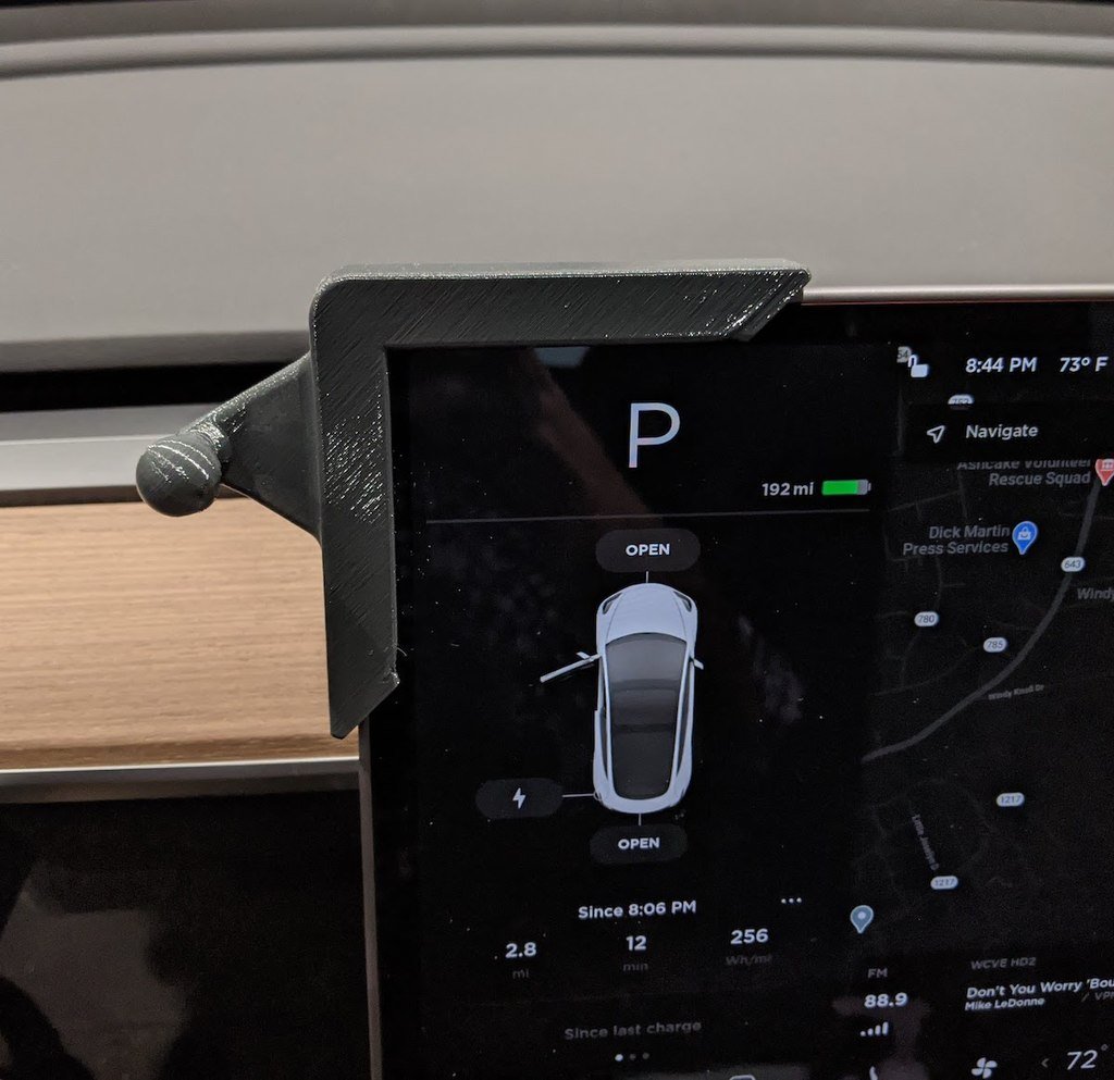 Tesla Model 3 -näyttöteline puhelimelle ja Pop-liittimelle 17 mm:n pallolla