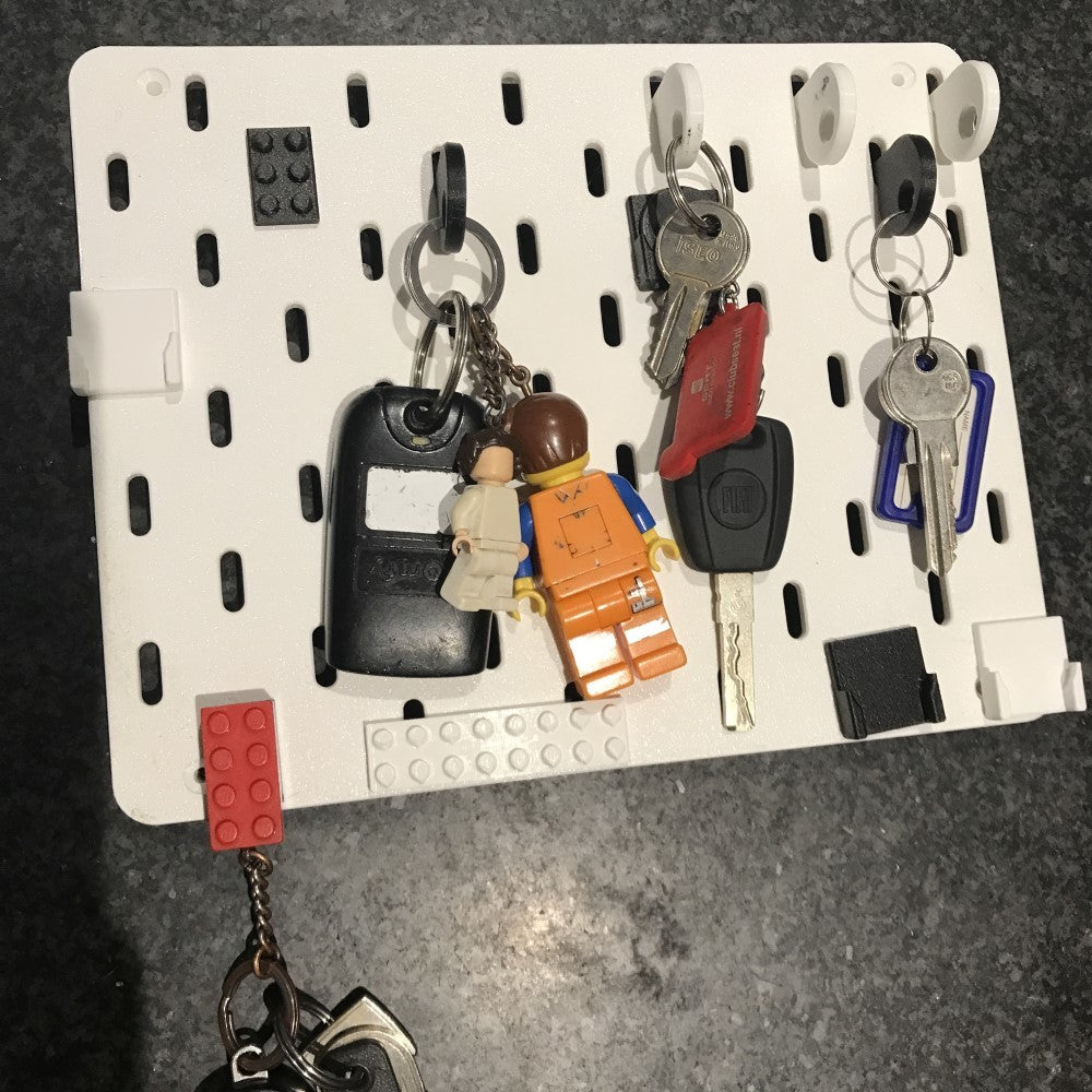 Ikea Skadis avainkoukku ja Lego yhteensopiva järjestäjä