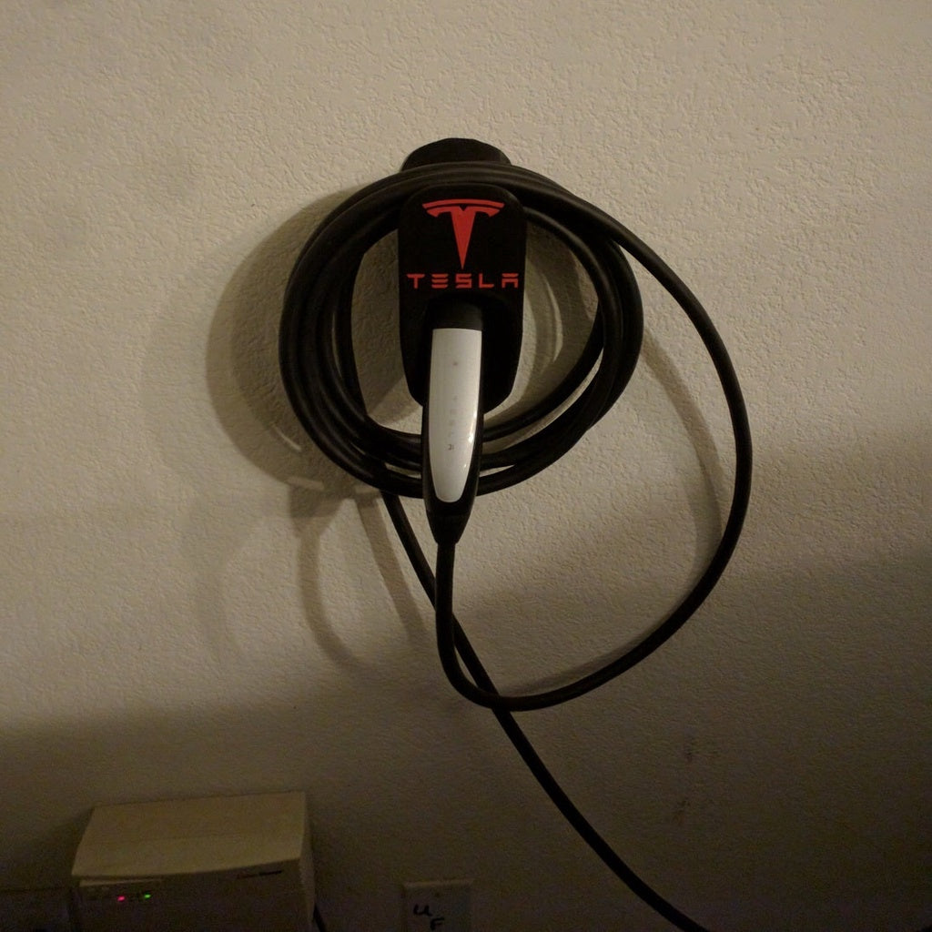 Suurempi versio Tesla Wall Connector Cable Organizerista
