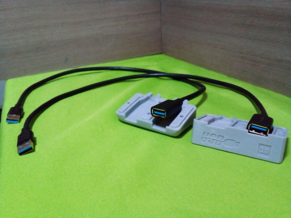 Ugreen USB 3.0 -jatkokaapeleiden pidike/järjestäjä