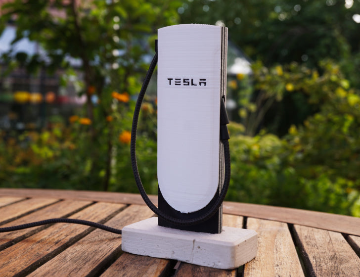 Tesla V4 Supercharger -puhelinlaturimalli
