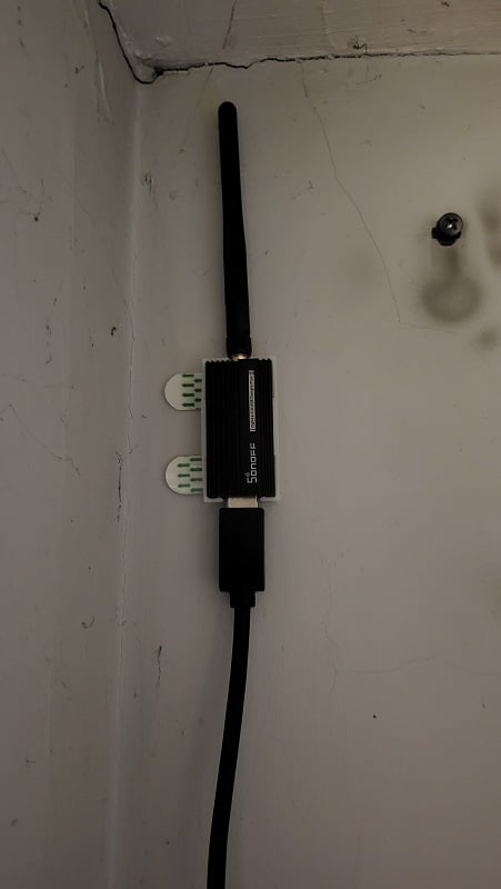 Yksinkertainen seinäkiinnitys SONOFF Zigbee 3.0 USB Dongle Plus-E:lle